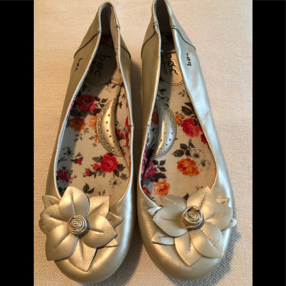Born BOC gold flat with flower accent
